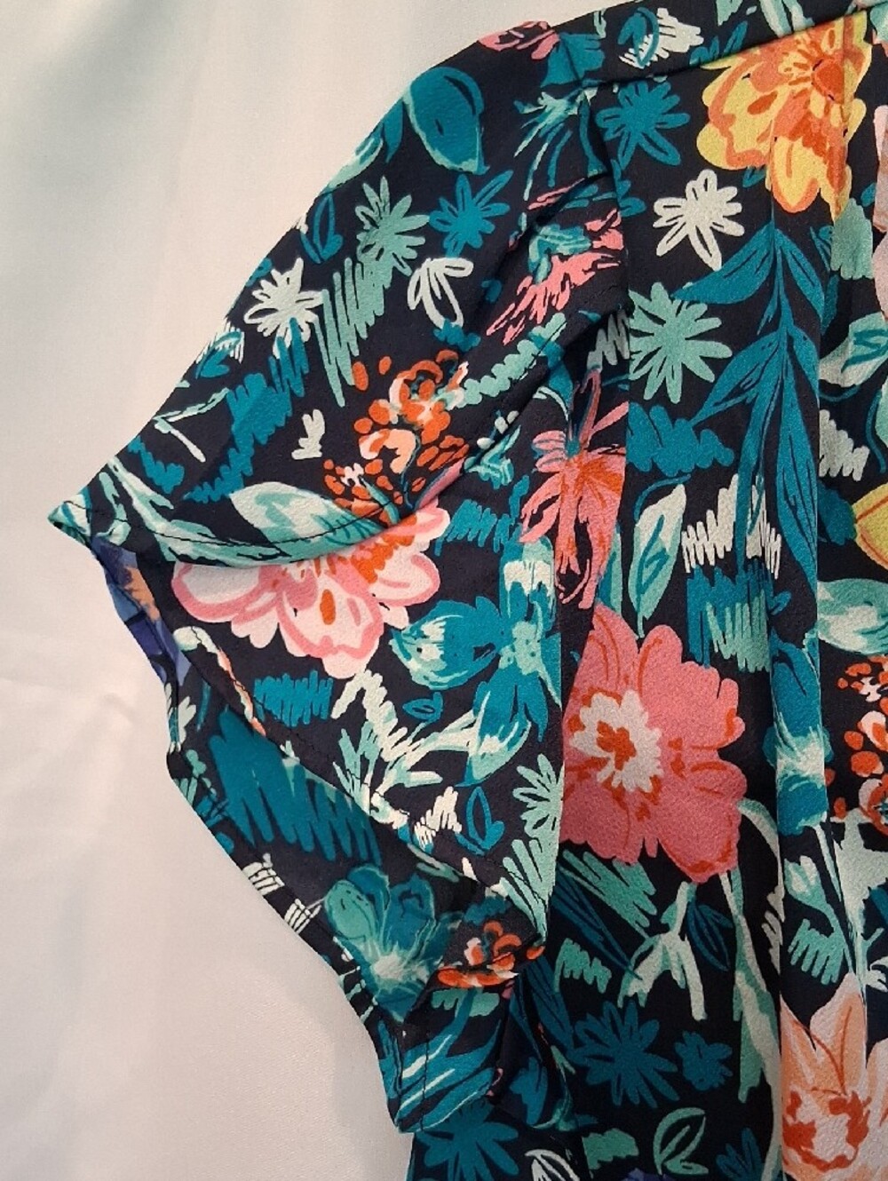 Tahari Navy Floral V-Neck Short Sleeve Blouse - Picture 3 of 5